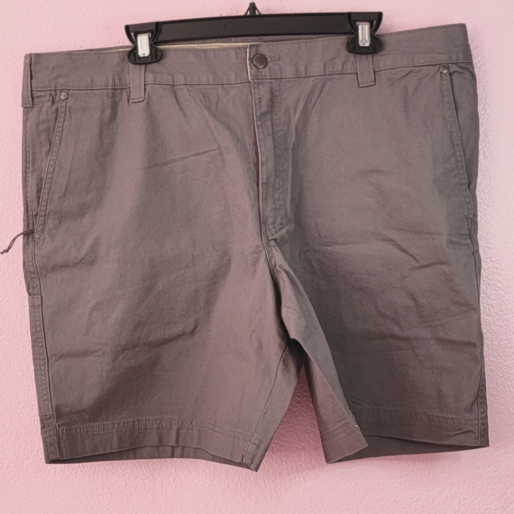 COLUMBIA REGULAR FIT  GREY SHORTS / 40.